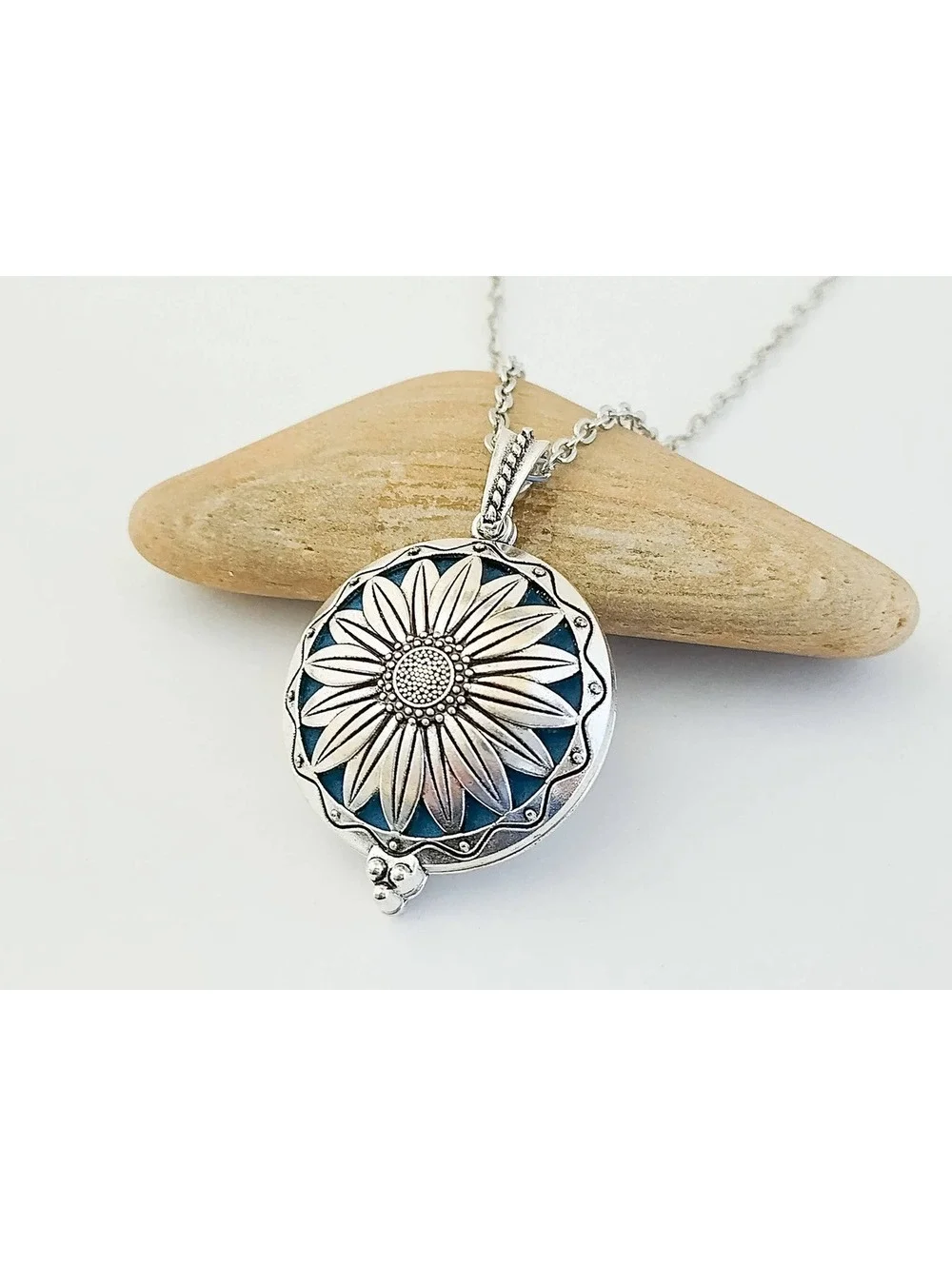 Silver Flower Necklace with Changeable Aromatherapy Disc